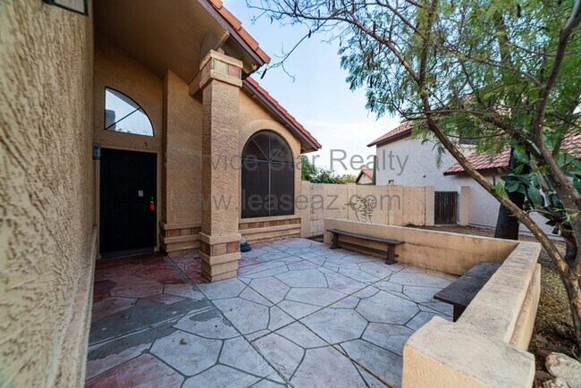 Building Photo - 613 N Sunflower Cir