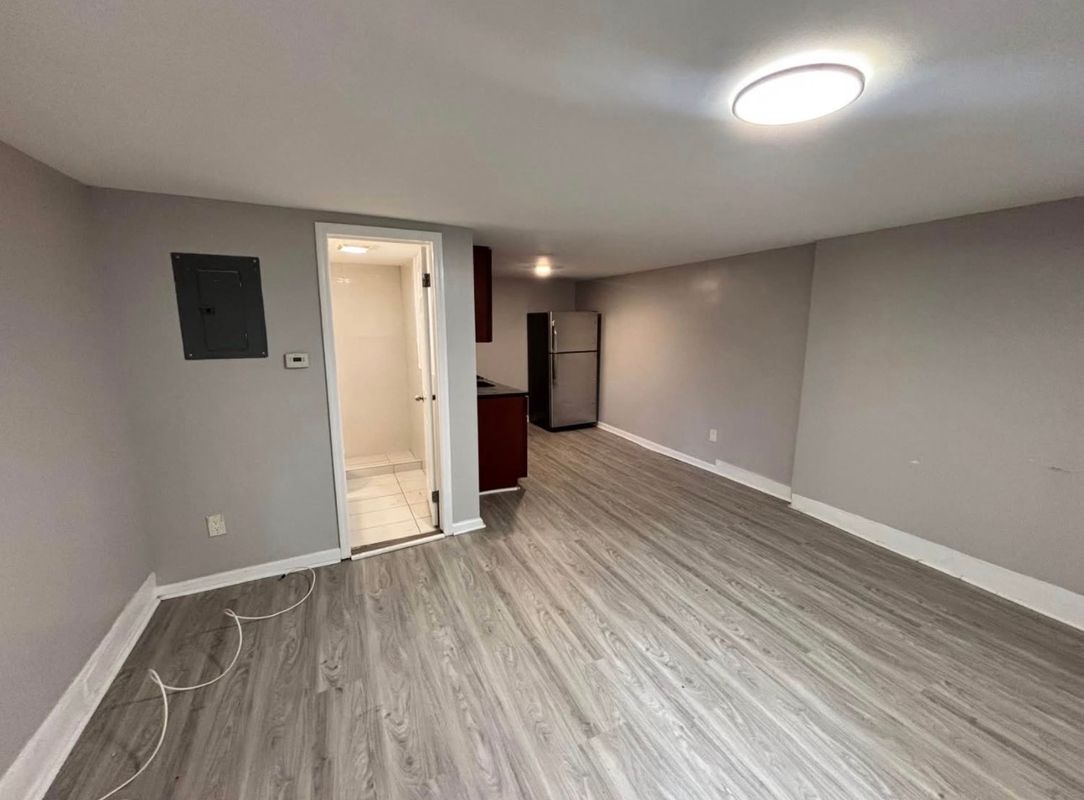 Building Photo - 81 Ten Broeck St