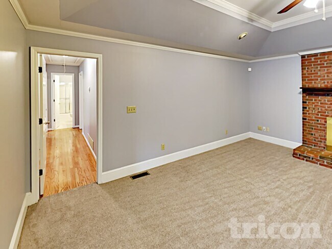 Building Photo - 2815 Club Forest Dr SE