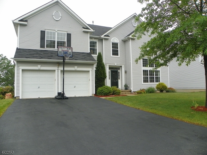 Primary Photo - 31 Hill Hollow Rd