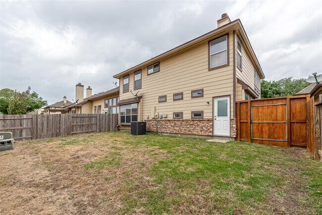 Building Photo - 7831 Glenn Cliff Dr