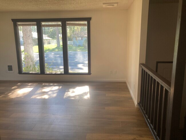 Sala de estar - 11325 E 16th Ave