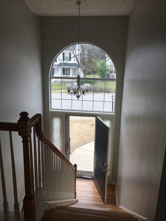 Foto del edificio - Large Hermitage Home on corner lot.