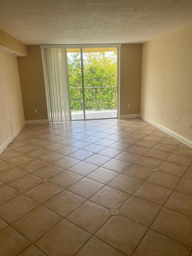 9320 Fontainebleau Blvd Unit 515, Miami, FL 33172 Condo for Rent in