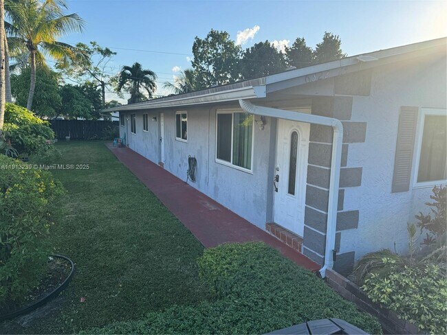 Foto del edificio - 6322-6324 Eaton St