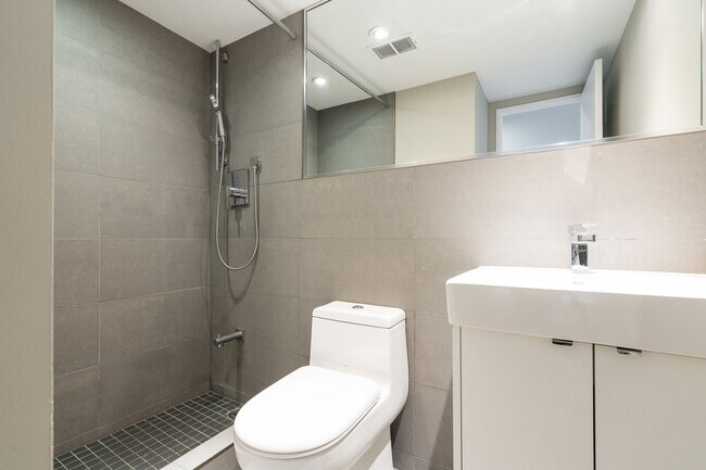 Photo du bâtiment - 798 Richmond Street West