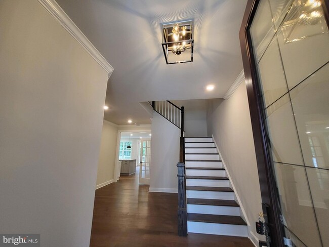 Building Photo - 1617 Phillips Dr