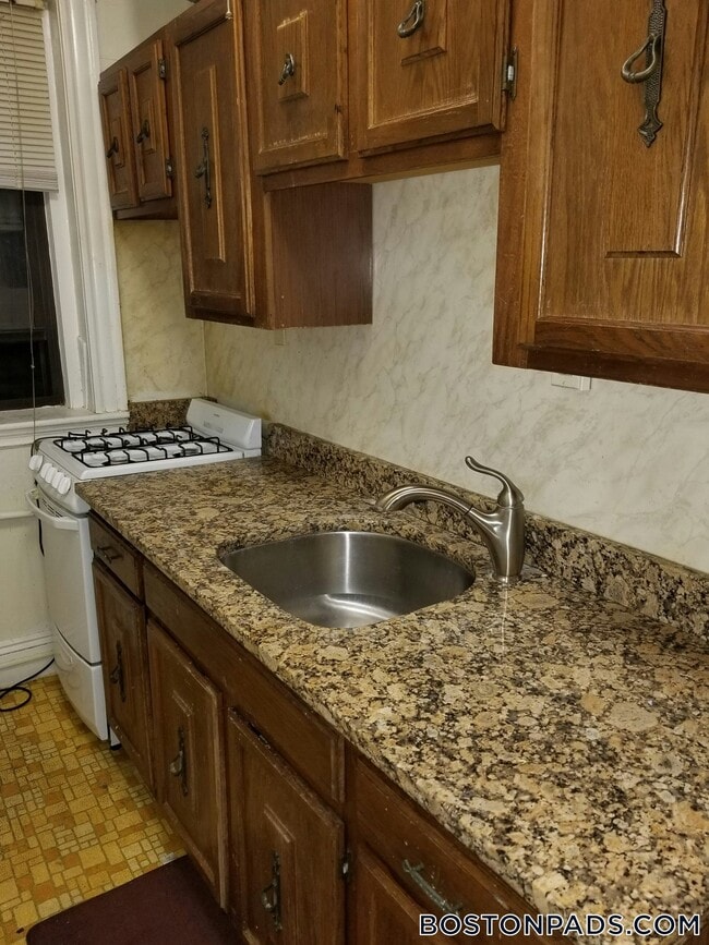 Building Photo - 17-19-19 Washington St S