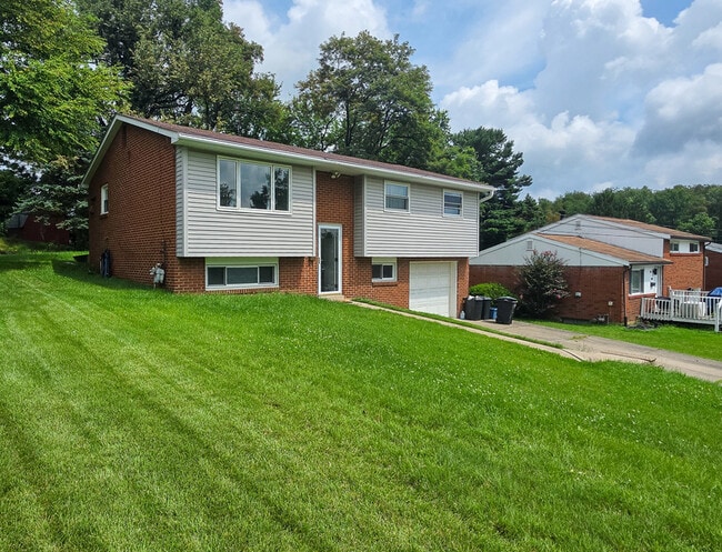 Building Photo - 408 Hazelnut Dr