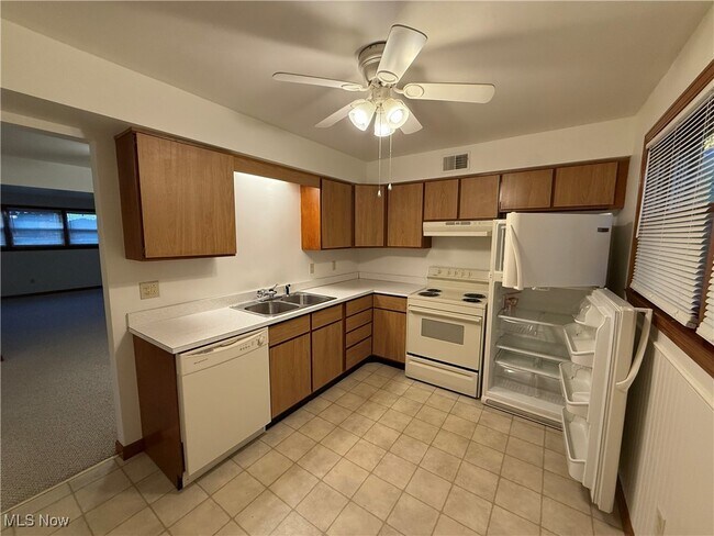 Foto del edificio - 52 Southwoods Ave