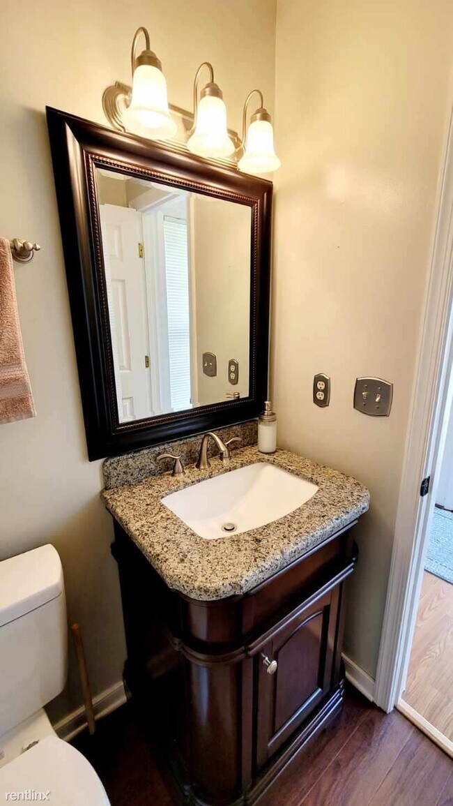 Foto del edificio - 2 br, 2.5 bath House - 10912 Bush Lake Ln