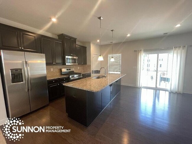 Foto del edificio - 3 Bed 2.5 Bath Townhome in Riverbend