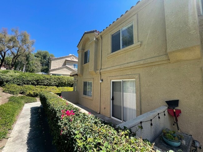 Building Photo - Great Location in Lake Forest