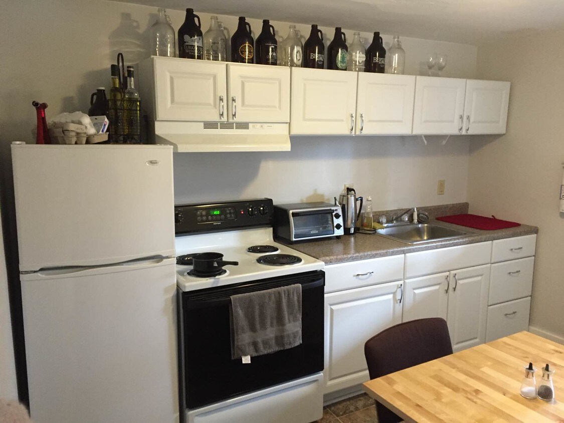 Kitchen - 336 E 8th St