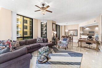 Building Photo - 701 S Olive Ave