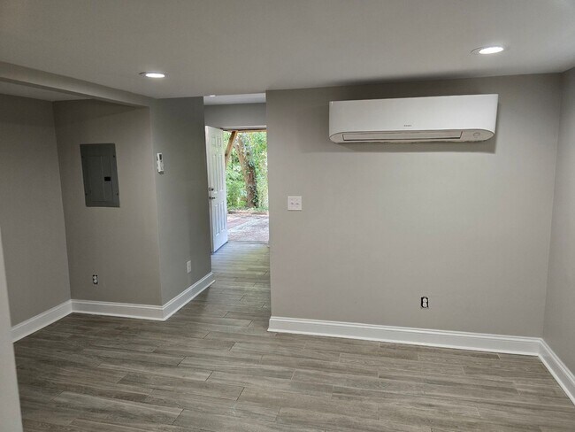 Building Photo - Studio with 1 bath in duplex