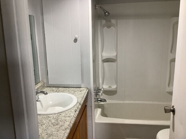 Foto del edificio - Two Bedroom One Bath Manufactured Home