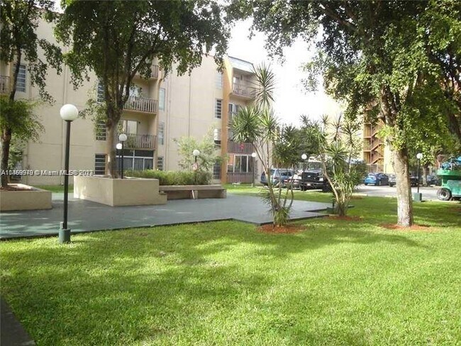 Foto del edificio - 4855 NW 7th St
