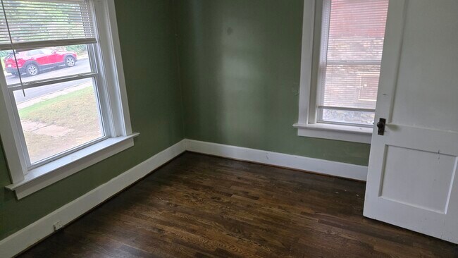 Foto del edificio - 1600 W 37th St