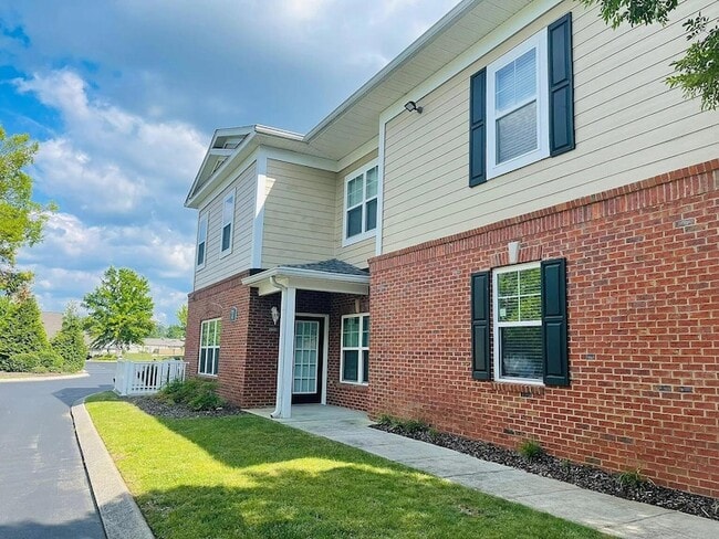 Foto del edificio - 4102 Regency Ct
