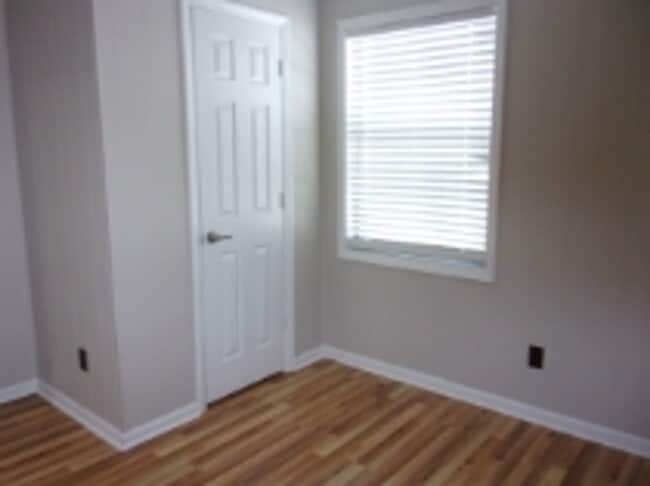 Foto del edificio - 1823 India Hook Rd