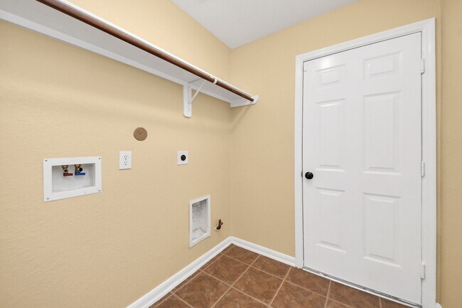 Foto del edificio - 2222 Summit Meadow Dr