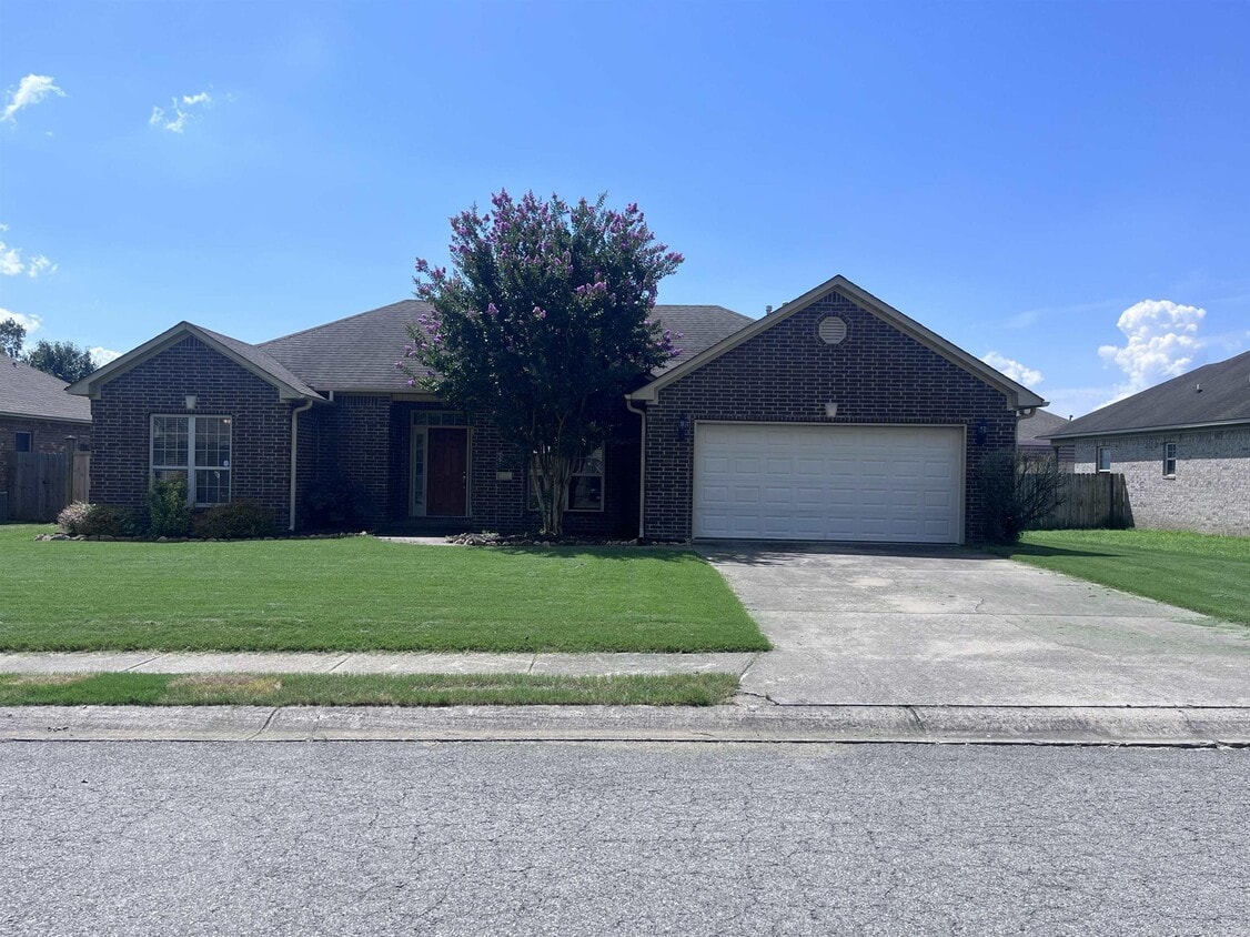 Primary Photo - 2402 Lancashire Ln