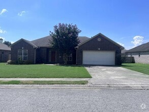Building Photo - 2402 Lancashire Ln