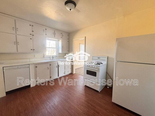 Building Photo - 4144 1st St