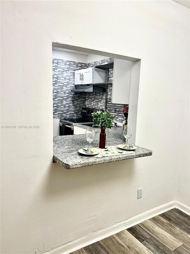 Foto del edificio - 6150 NW 62nd St