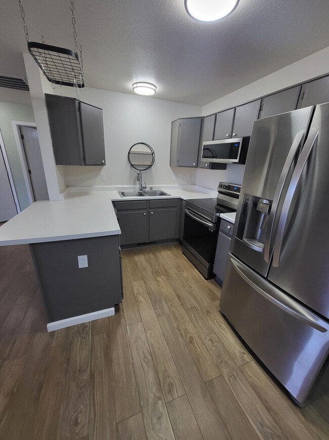 Building Photo - NIG0201&gt;**