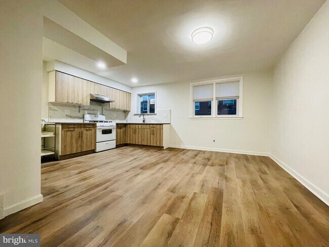 Building Photo - 2129 Longshore Ave