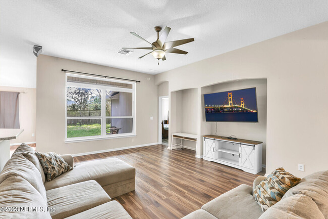 Foto del edificio - 951 Silver Spring Ct