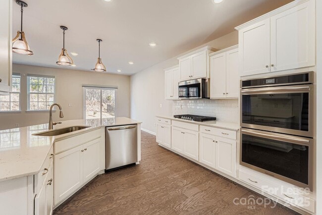 Building Photo - 398 Kennerly Center Dr