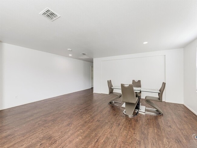 Foto del edificio - 13262 Cleburne Dr