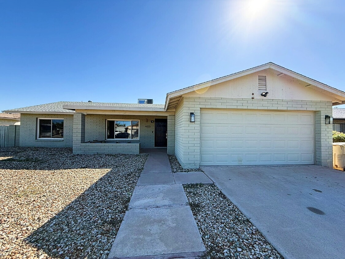 Primary Photo - "Charming 3-Bedroom with 2 Full Baths in G...