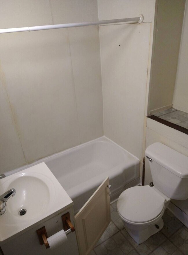 Foto del edificio - *AVAILABLE NOW!! ASK ABOUT OUR LEASING SPECIALS!!* BEAUTIFUL Fully Renovated Apartments