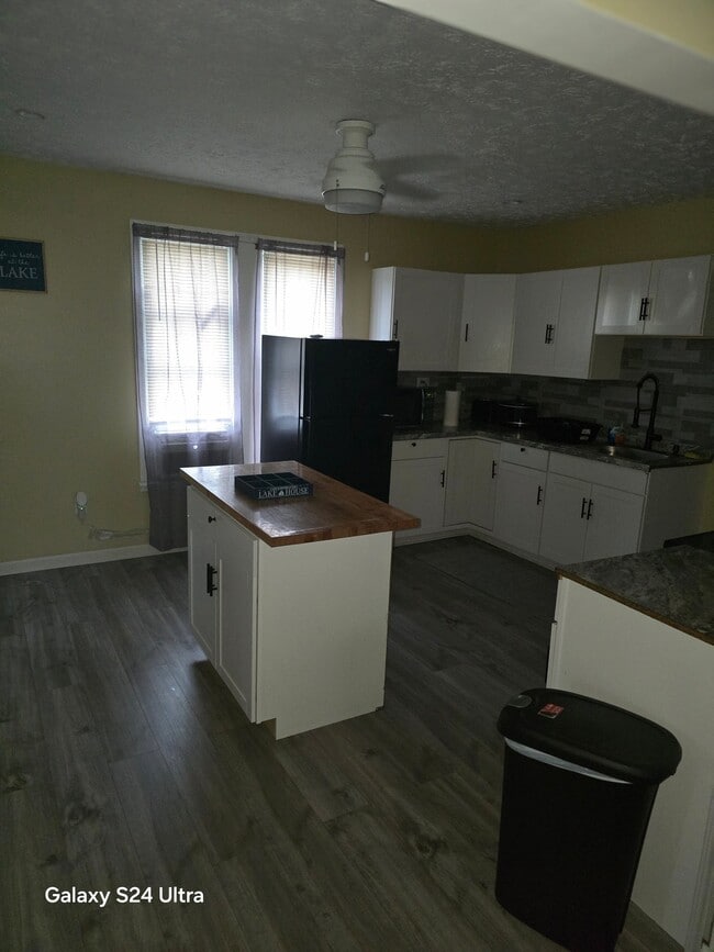 Foto del edificio - 1236 W 7th St