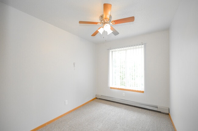 Building Photo - Oak Hills Manor