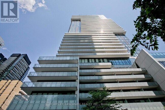 Photo du bâtiment - 185 Roehampton Ave