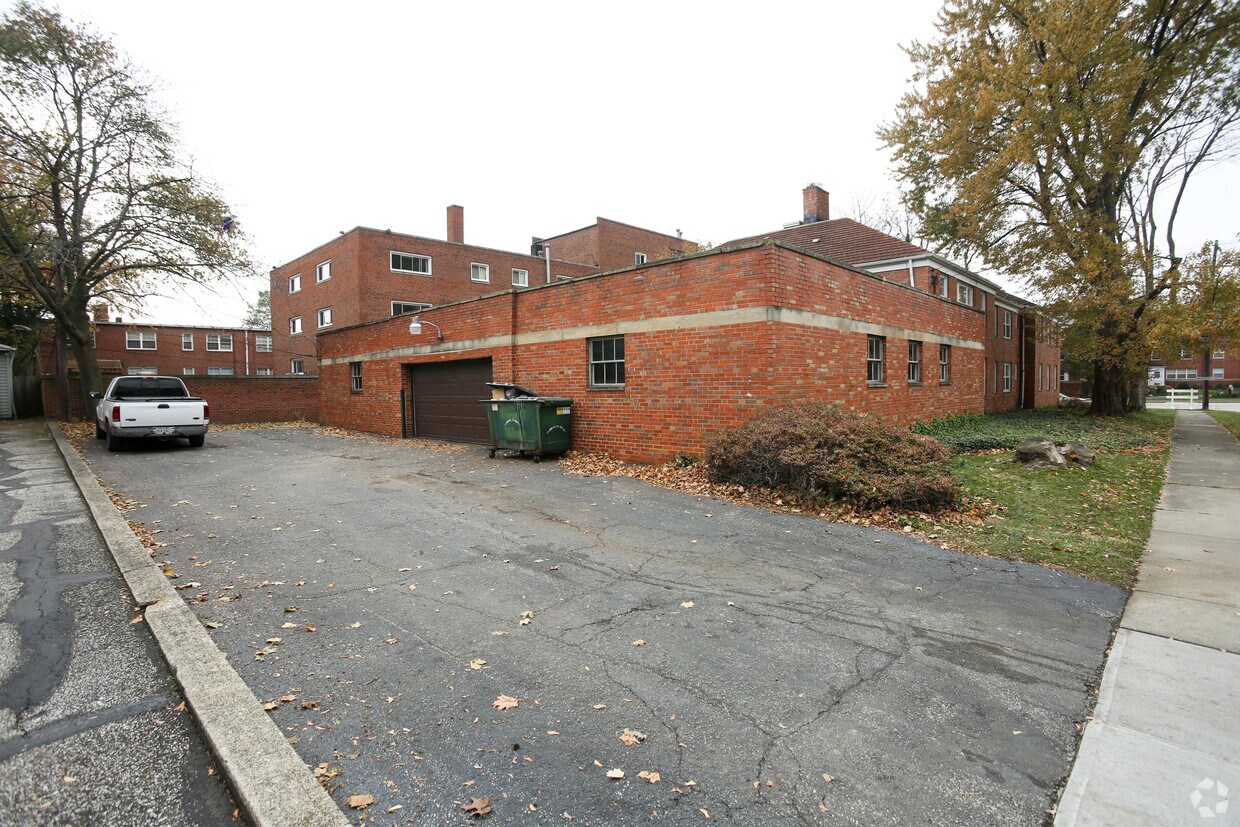 Foto del edificio - 3255 Warrensville Center Rd