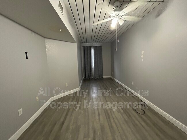 Foto del edificio - 2320 W Azeele St