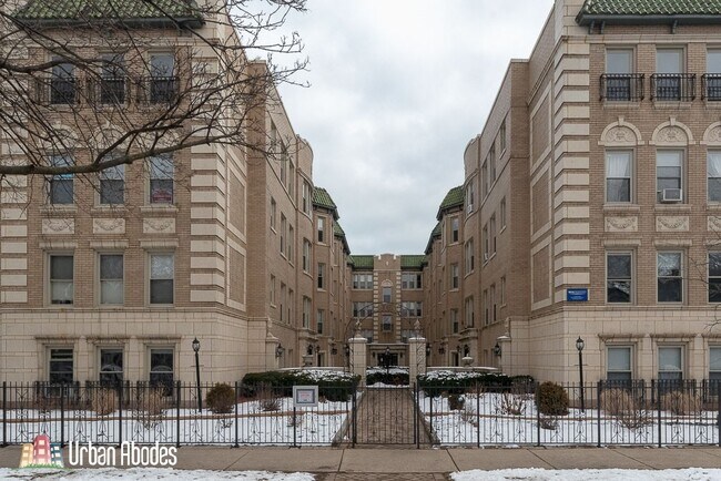 Building Photo - 4224 N Paulina St