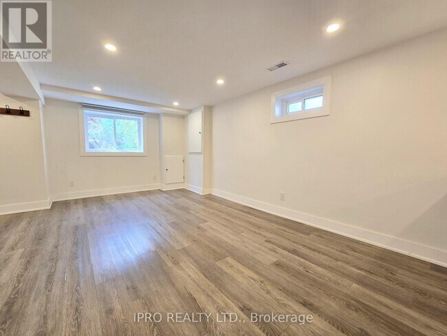 Photo du bâtiment - 371-371 E 28th St