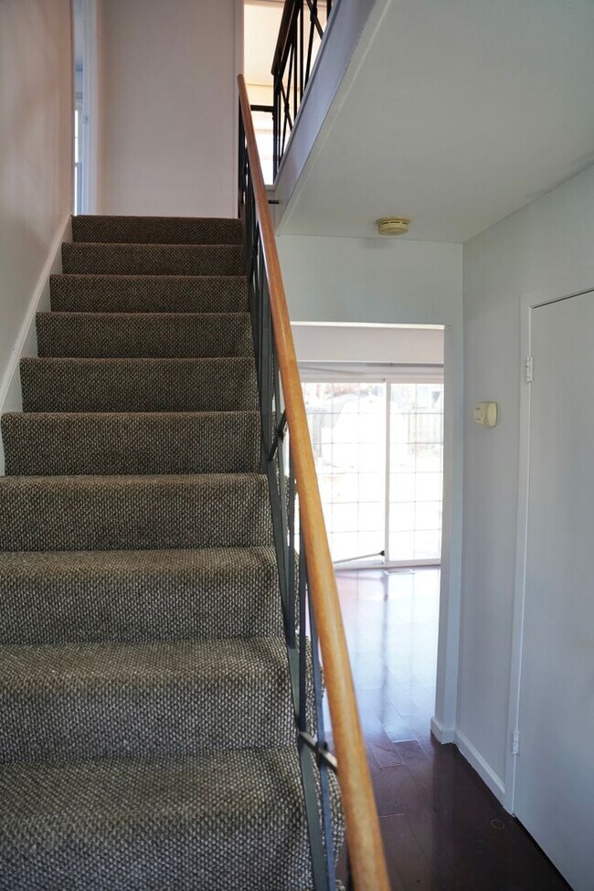 Building Photo - Amazing 4 BR/2.5 BA Single-Family Home in ...