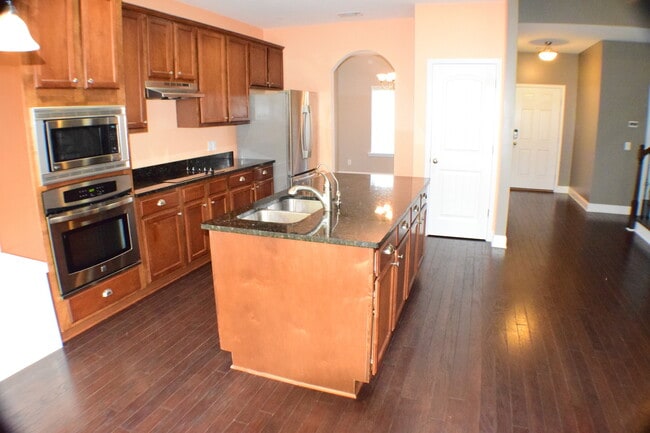 Foto del edificio - Beautiful home featuring 4 bedrooms, 2.5 bath and a loft.