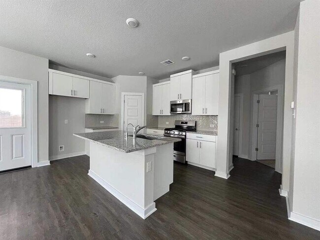 Foto del edificio - 110 Dedina Dr