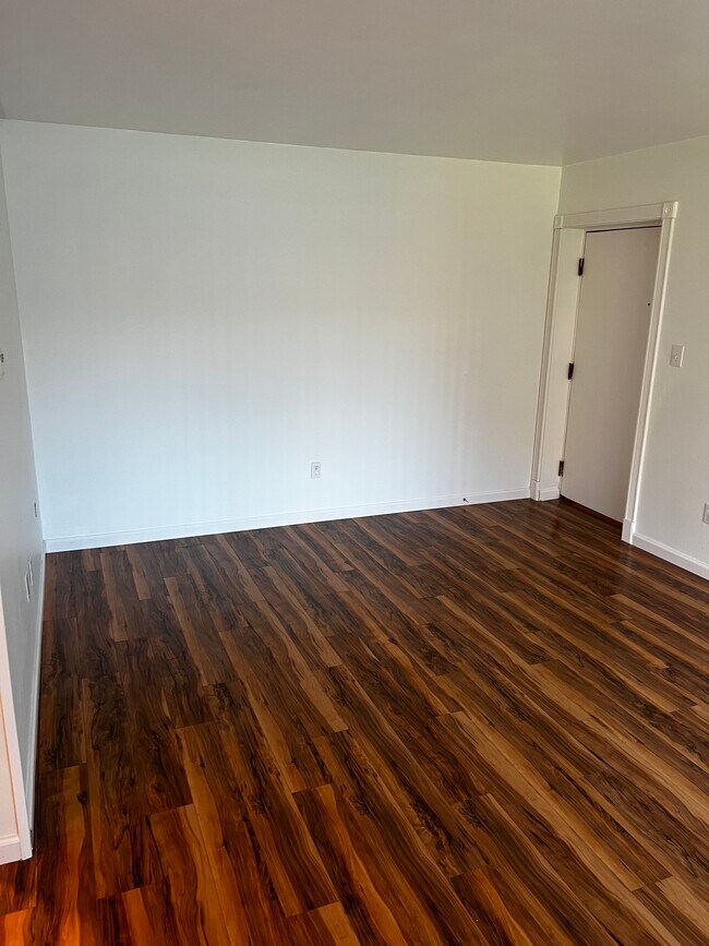 Living room - 800 College Park Dr