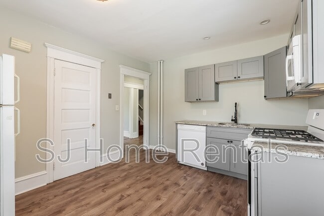 Building Photo - 745 Highland Ave