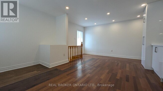 Photo du bâtiment - 1150 Woodbine Ave